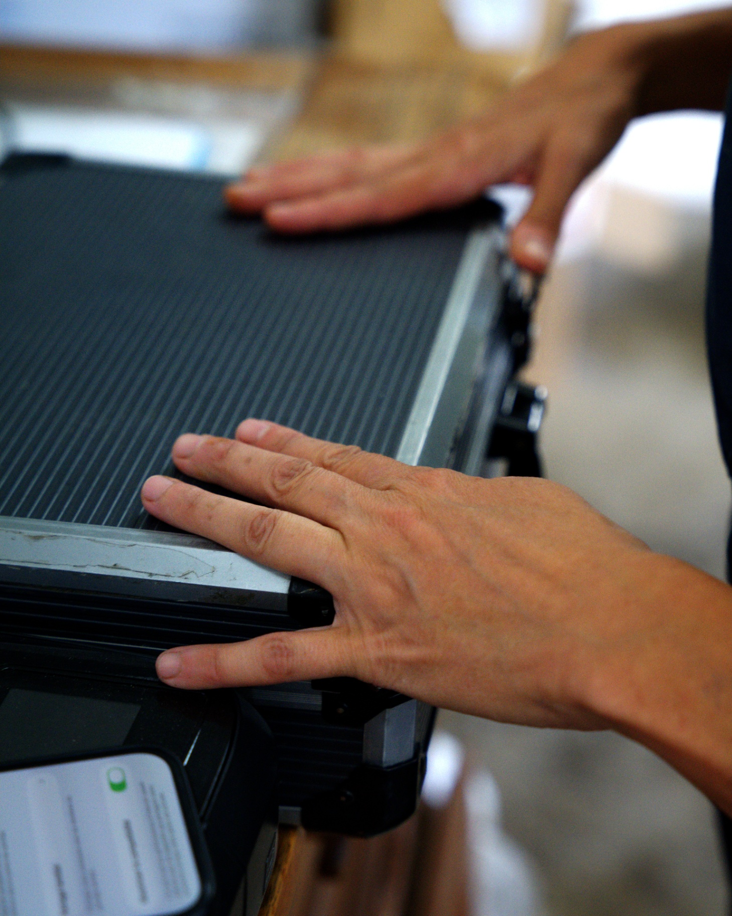 Manipulation d'un appareil portable sur le terrain